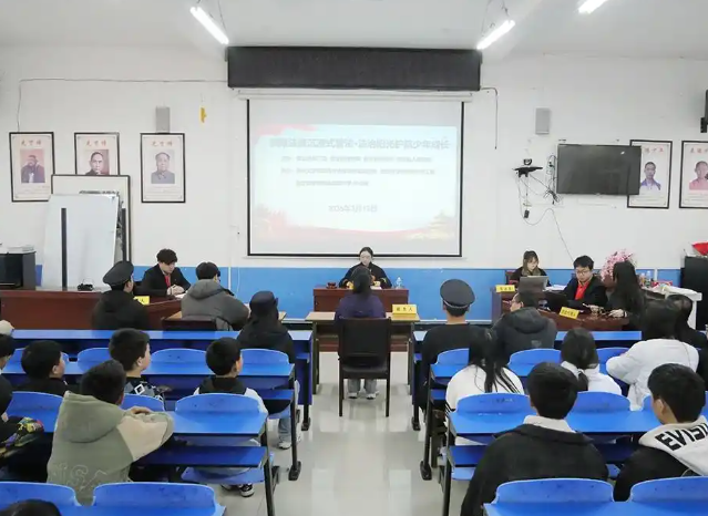 让法治精神的种子在同学们心中生根发芽彰显了新年代青少年